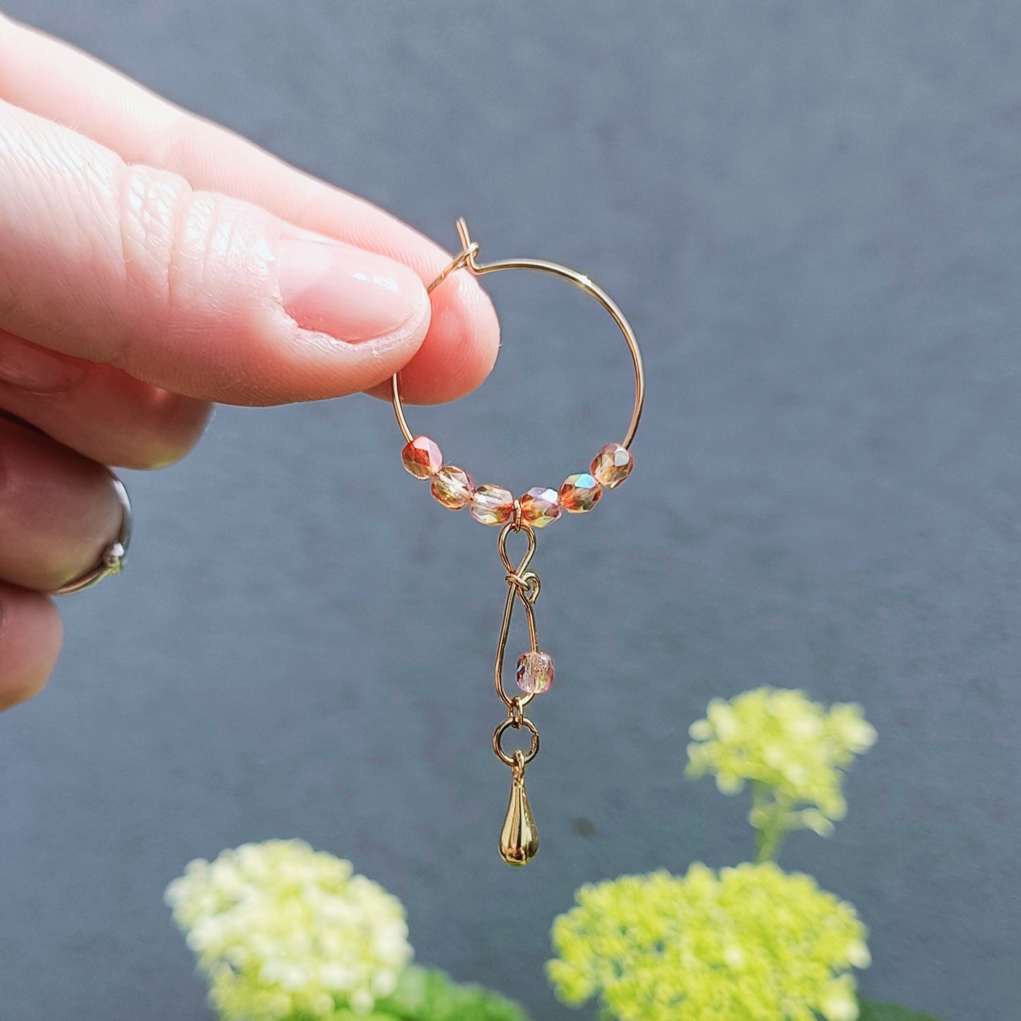 Boucles d'oreilles bijou fait main avec perles de verres pêche