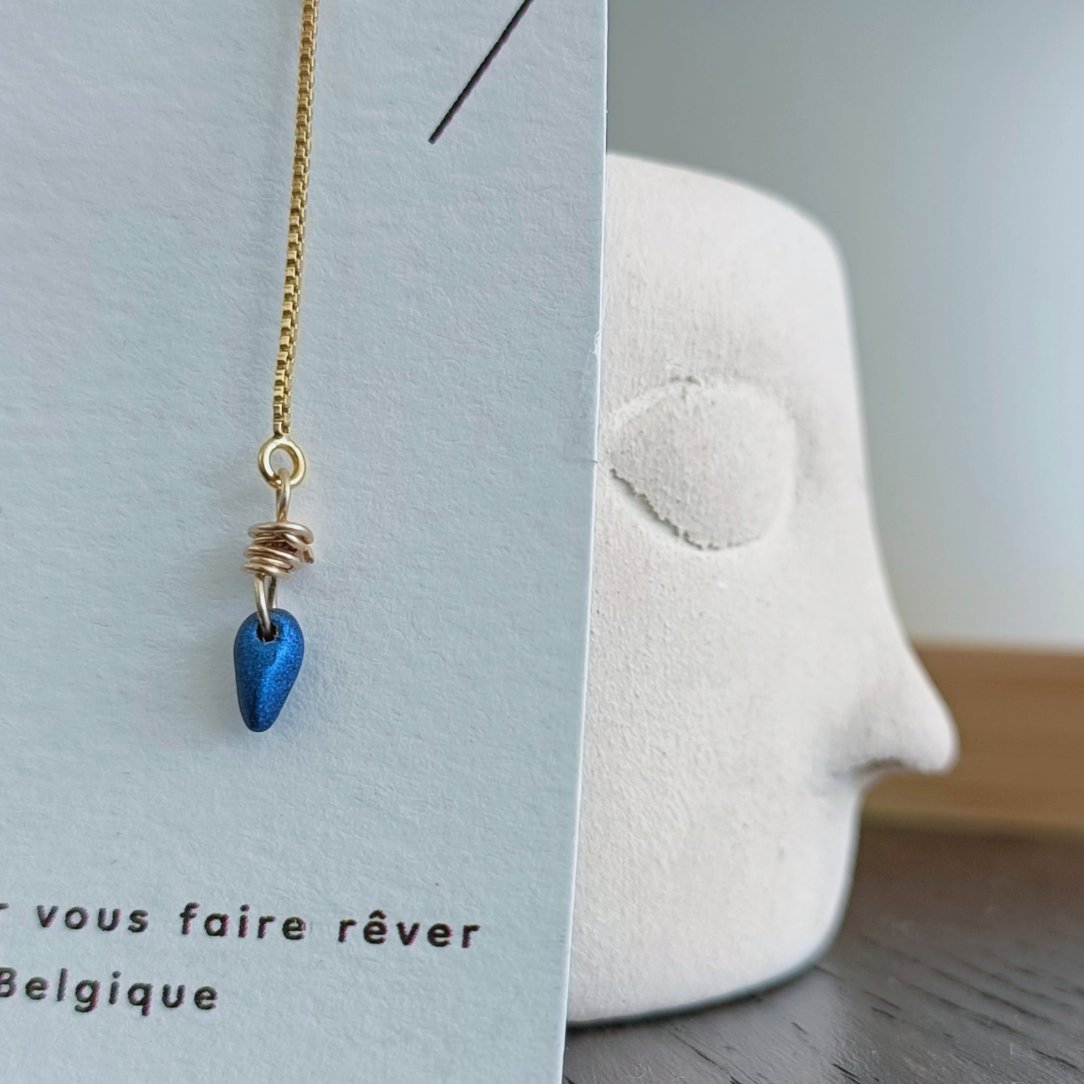 Chaînettes d'oreilles en or laminé et perle de verre tressée à la main