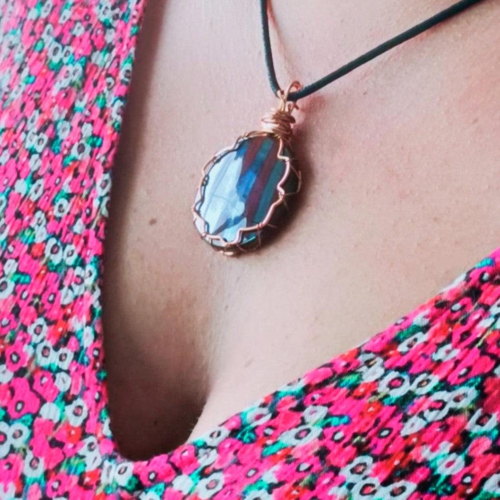 Pendentif Oeil de fer tressé à la main