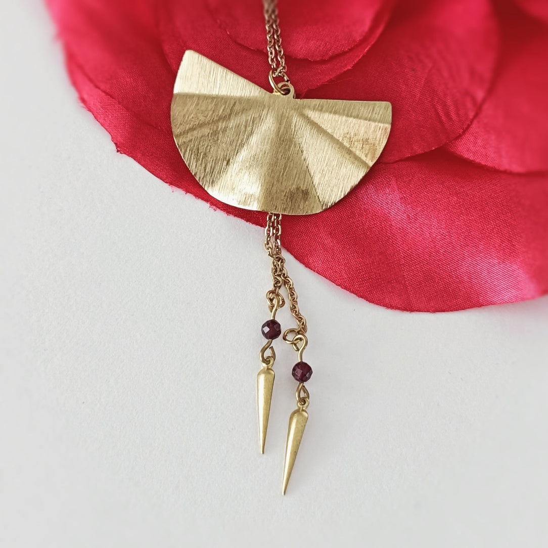 Collier laiton brut et pierres grenat