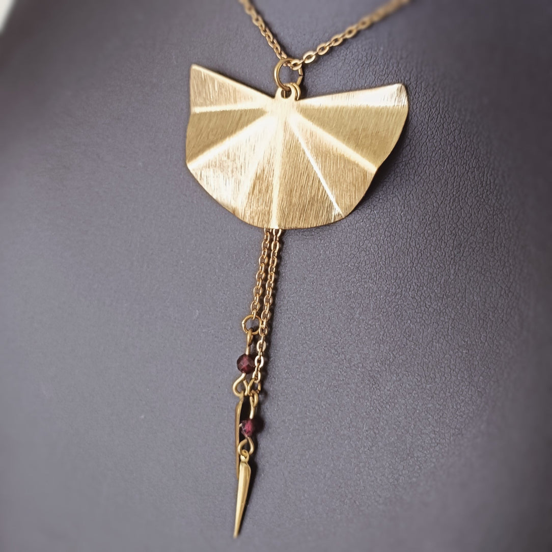 Collier plissé laiton et pendants grenat