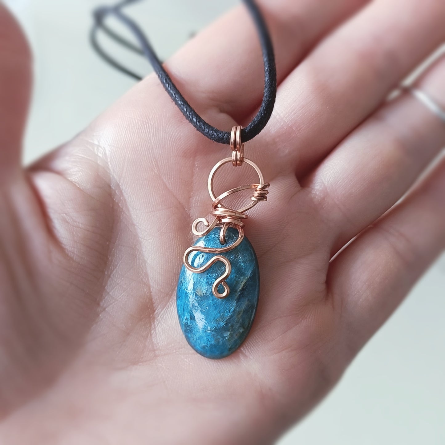 CÉLESTE Pendentif tressé - Apatite bleue