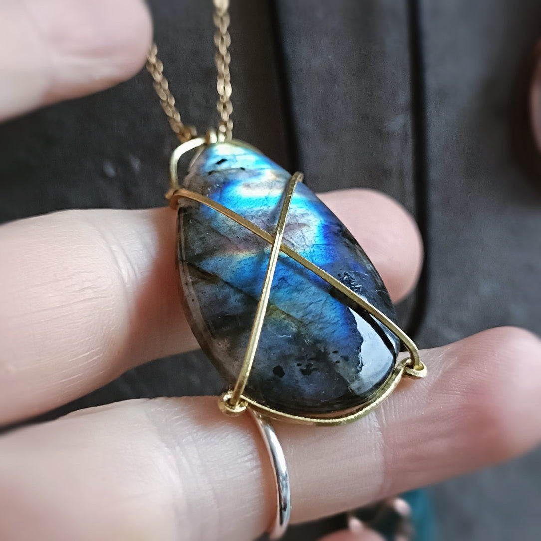 Labradorite bleue ve tranche collier LARA erti par tressage de fils