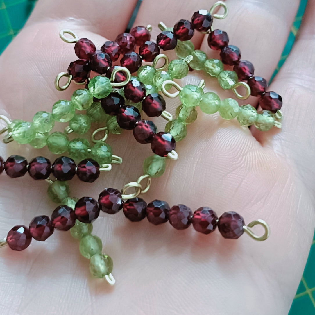Pierres naturelles grenat et péridot boucles d'oreilles SIMONE