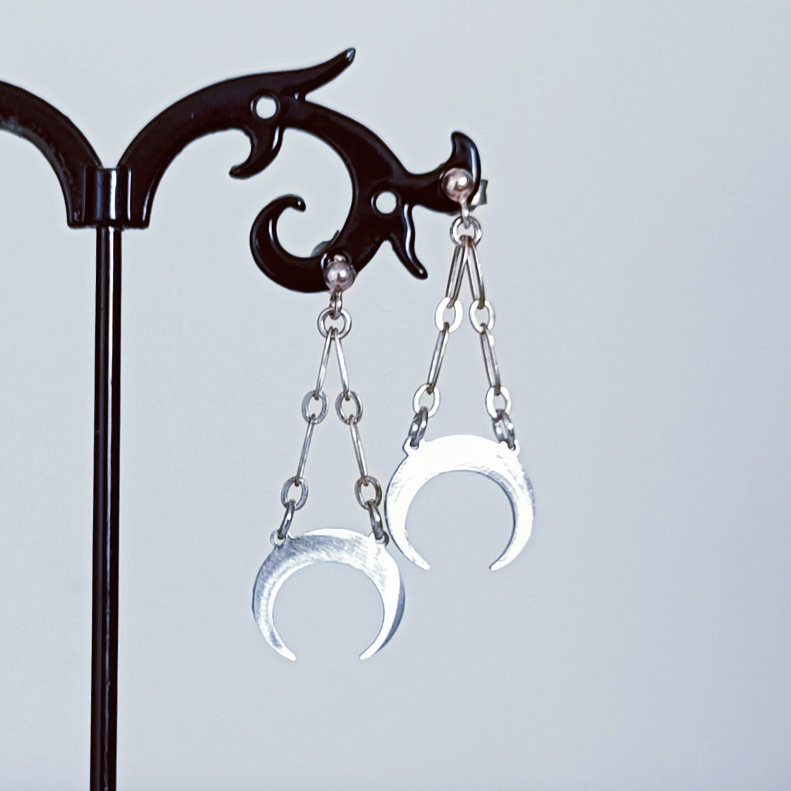 Boucles d'oreilles clous en argent 925 et acier réalisées en Belgique