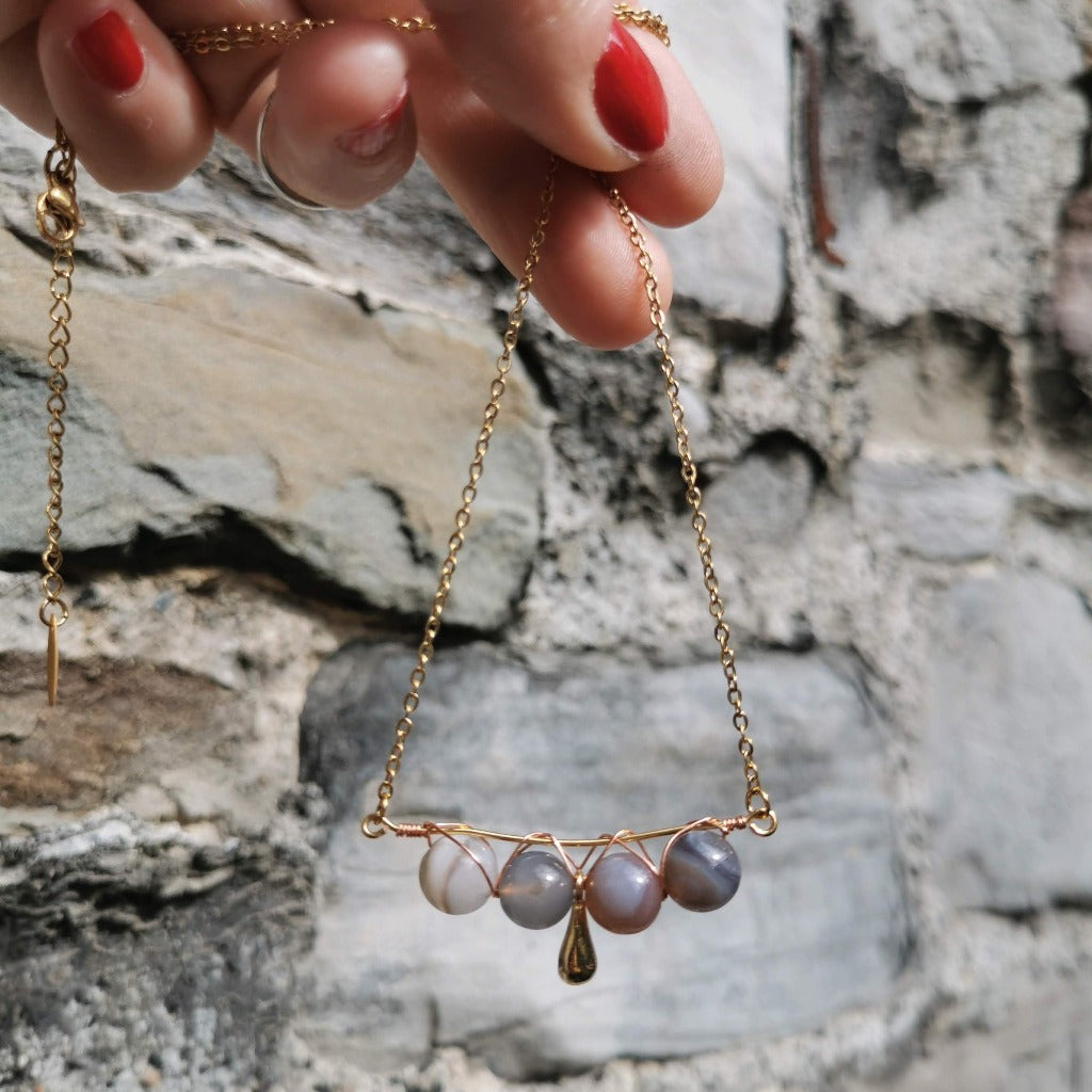 Collier tressé avec perles d'agate du Botswana