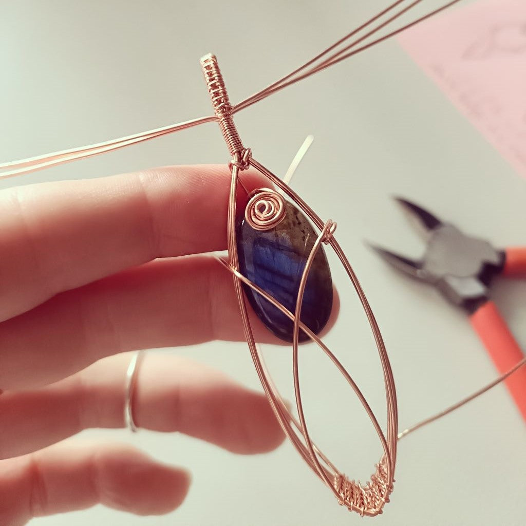 Pendentif en cuivre tressé et Labradorite ELEA