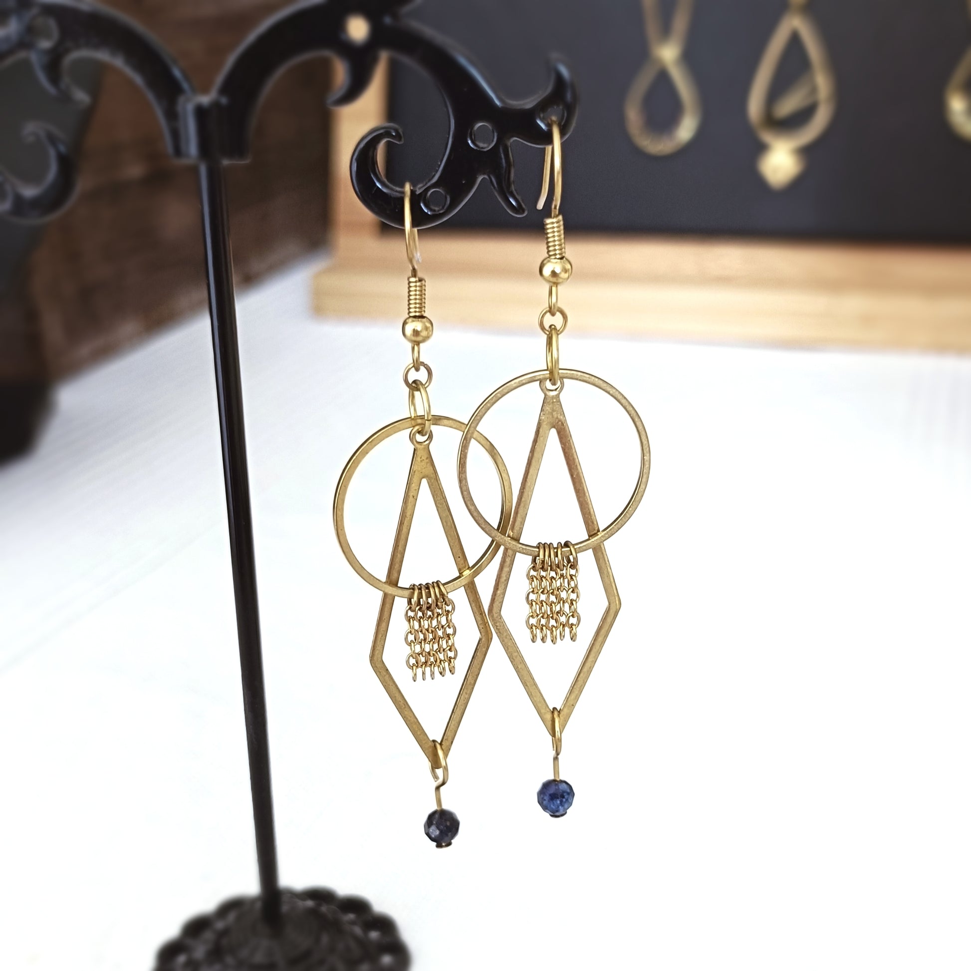 Boucles d'oreilles crochets avec losange et cercle sodalite naturelle