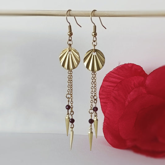 Boucles d'oreilles pendantes en laiton brut et grenat