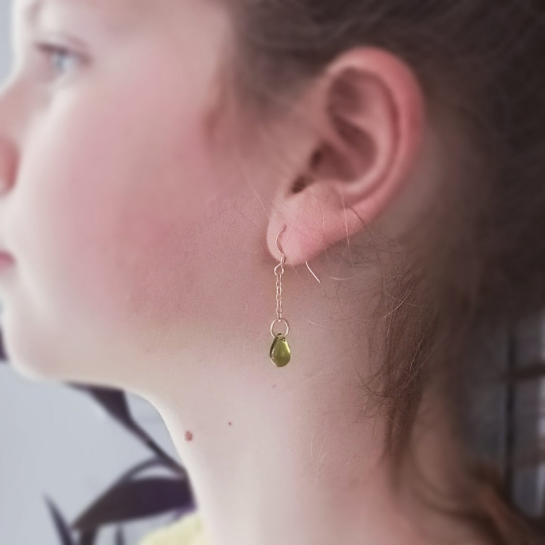 Boucles d'oreilles LOUISE sur modèle