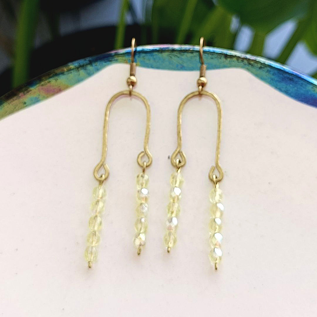 Boucles d'oreilles laiton martelé et perles de verre