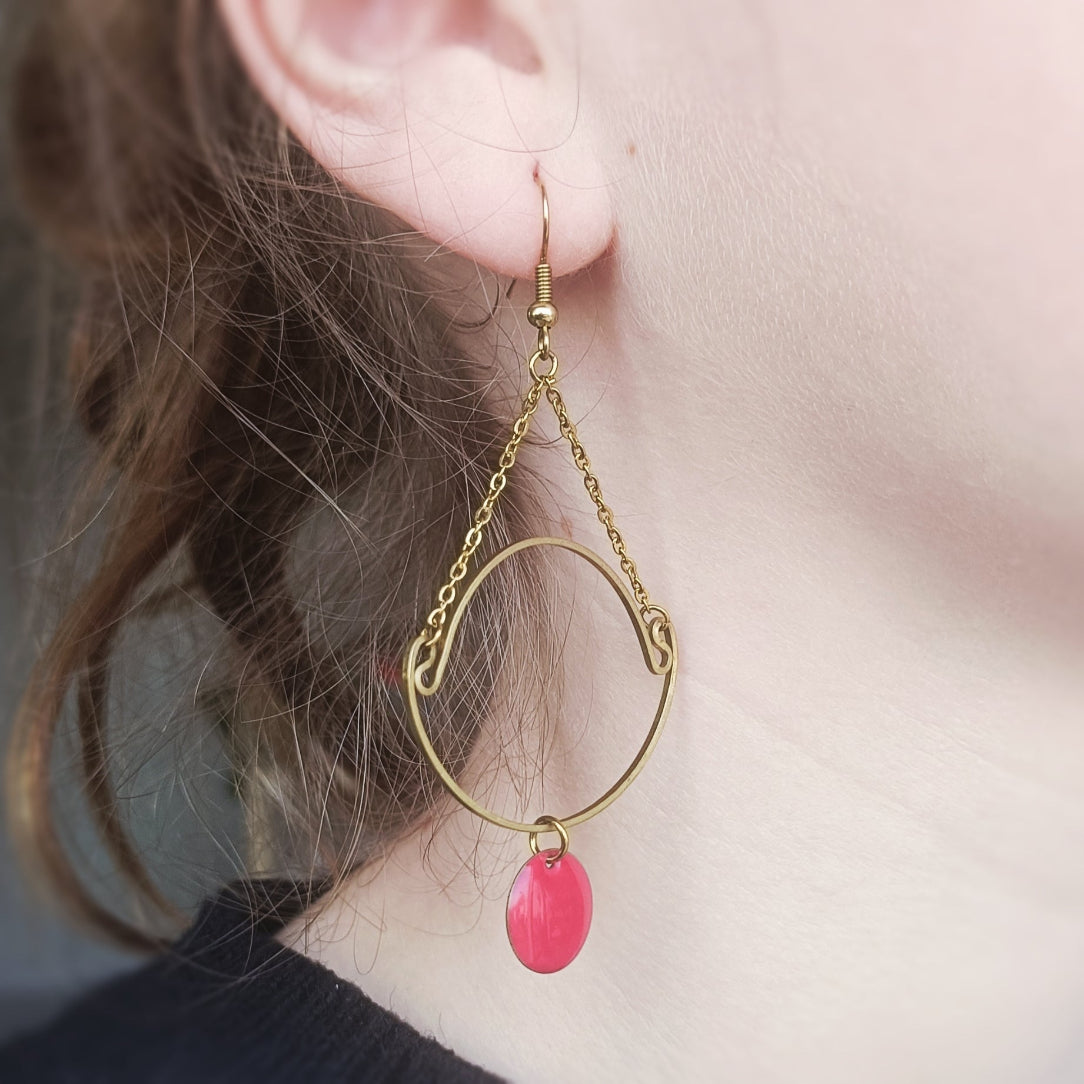Boucles d'oreilles Chiara portées sur modèle