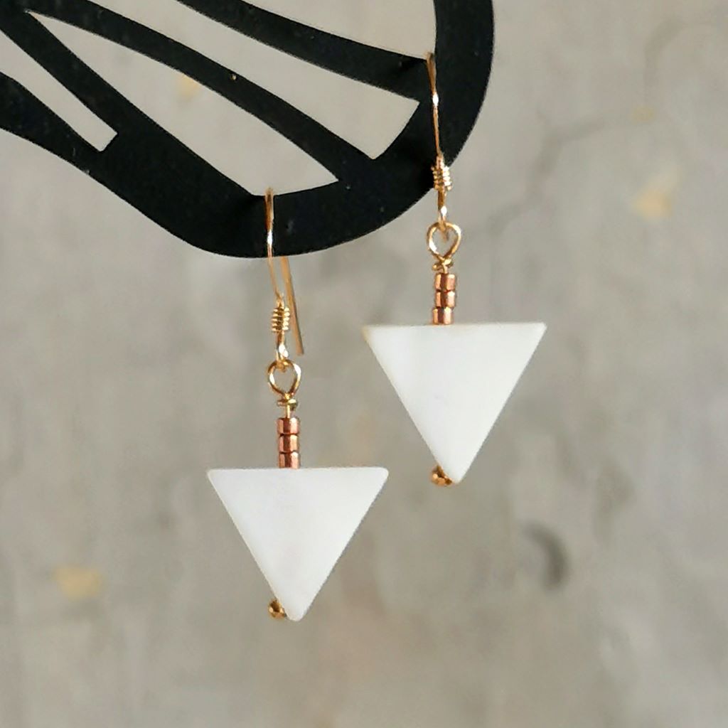 Boucles d'oreilles en nacre naturelle et or lamine