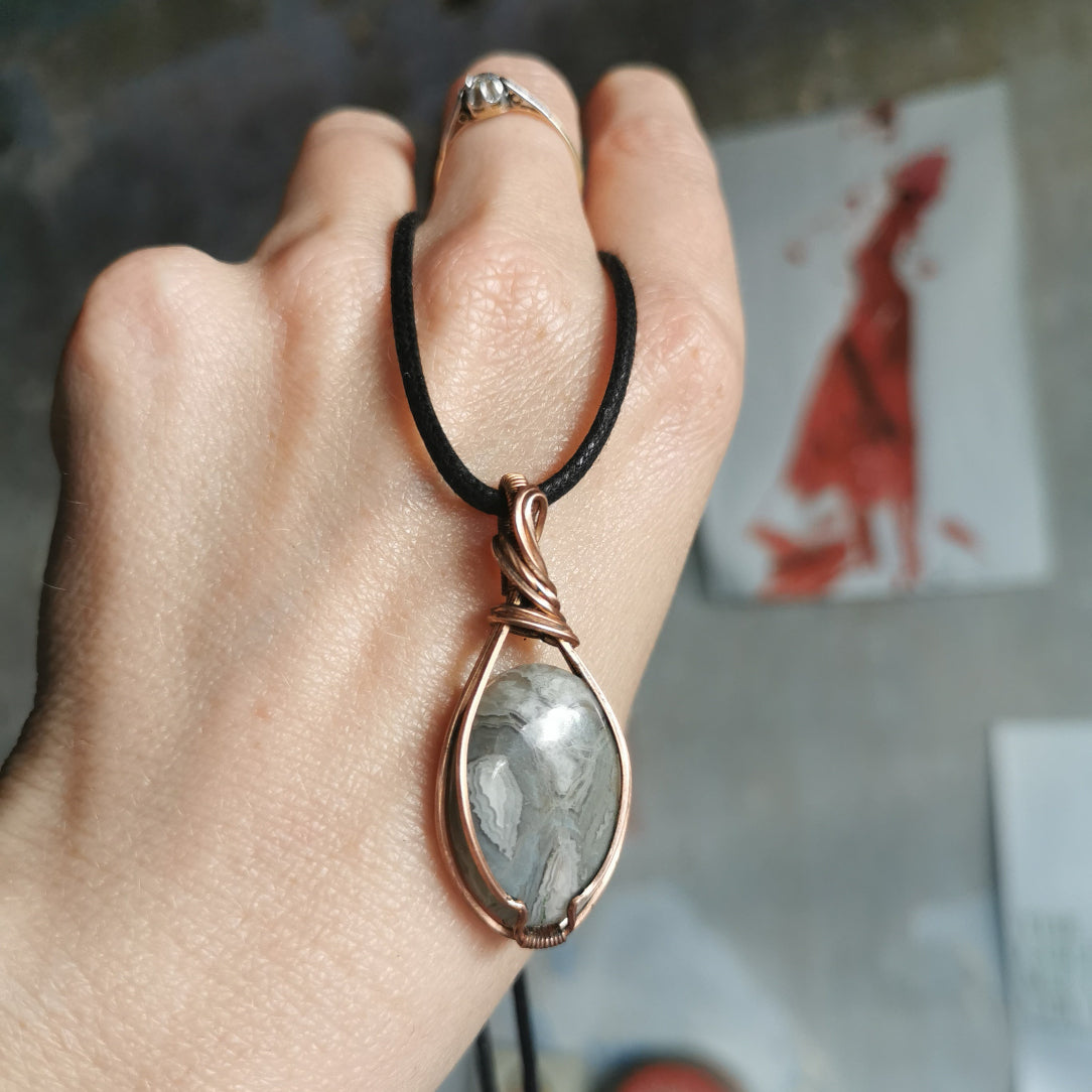 Collier serti wirewrapping avec agate Crazy Lace