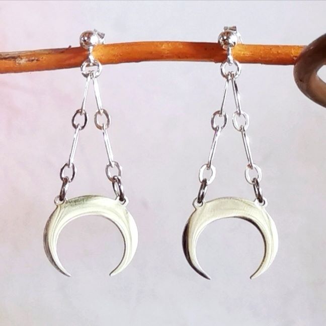Boucles d'oreilles demi-lune en argent 95 et acier, composées à la main en Belgique